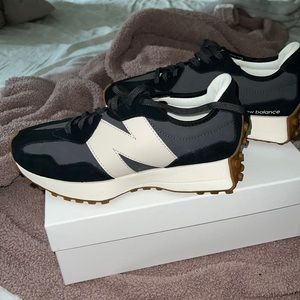 New Balance Women’s 327